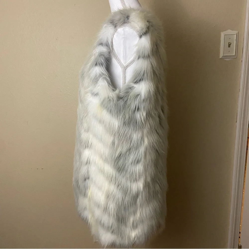Donna Salyers Fabulous Furs-  Faux Fur Open Front Vest - Large - Picture 3 of 7